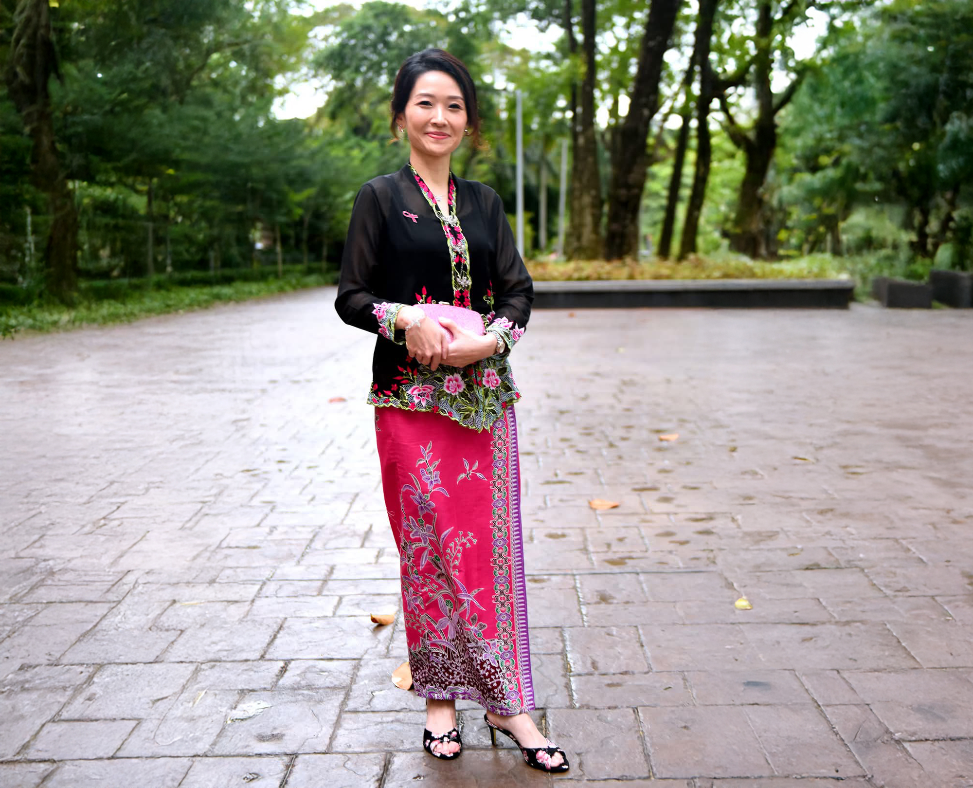 Dr-Teoh-li-ying wear in traditional outfit